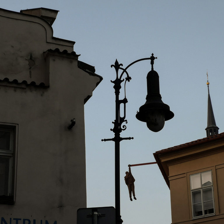 Hanging Man, David Černý | © Milovan Milenković, Praguements