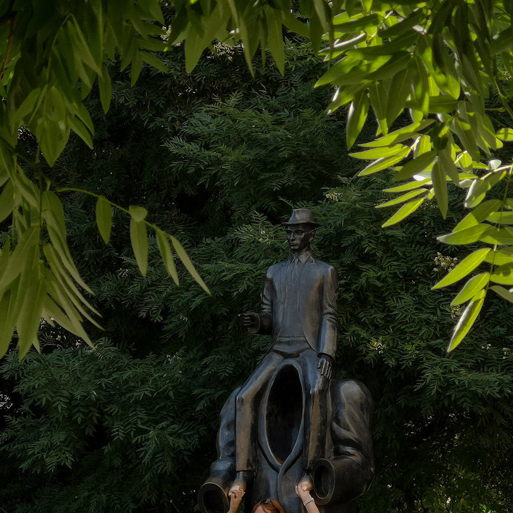 Statue of Franz Kafka, Jaroslav Róna | © Milovan Milenković, Praguements
